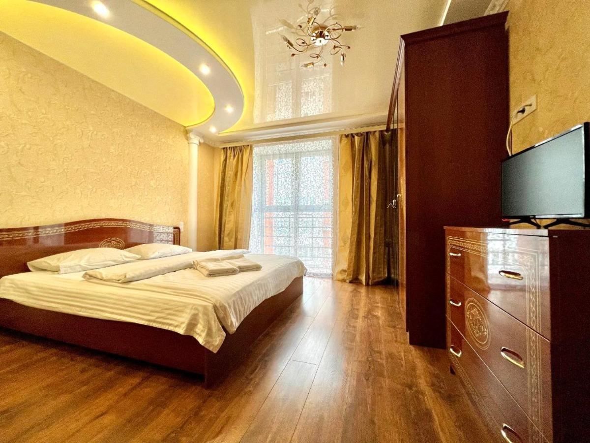 Apartpoltava: Spacious Two-Room Apartments with Corner Bath near Korpusnyi Park Exterior photo