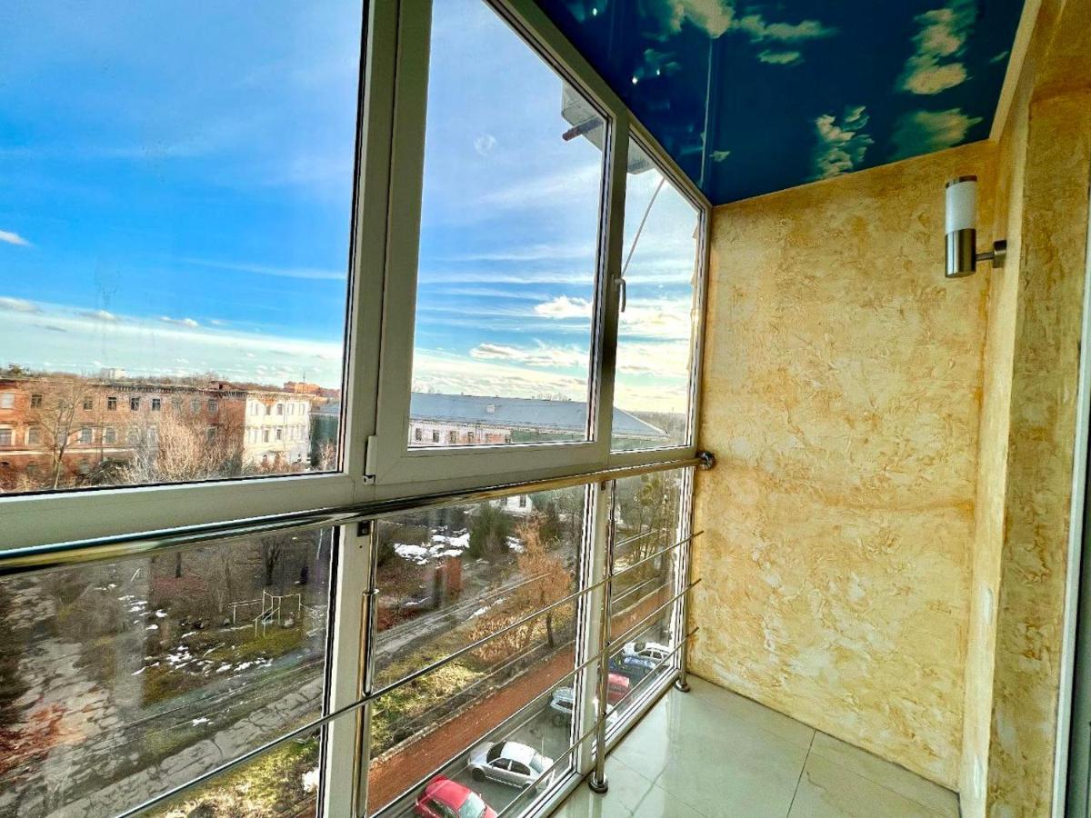 Apartpoltava: Spacious Two-Room Apartments with Corner Bath near Korpusnyi Park Exterior photo