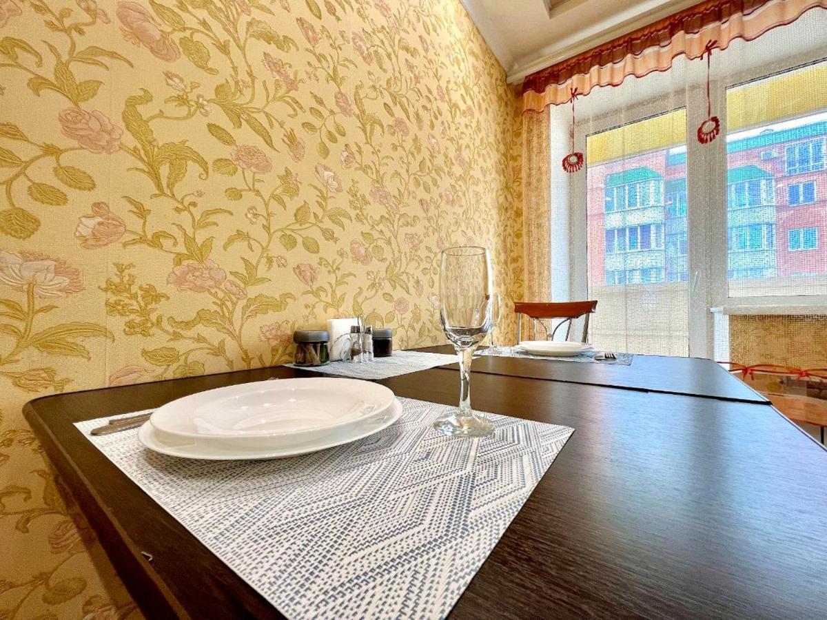 Apartpoltava: Spacious Two-Room Apartments with Corner Bath near Korpusnyi Park Exterior photo